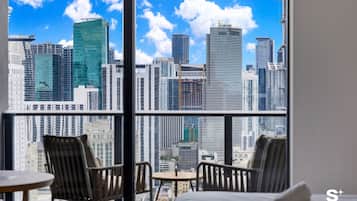 Studio, Balcony, City View | Interior