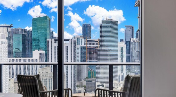 Interior - Luxurious Studio in DTW with City Views (Miami)