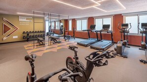A gym with treadmills, stationary bikes, and weight machines. - Beautiful 3-BR / 2 bath apartment in Paris / Vincennes neighborhood July 11-18 (Vincennes)