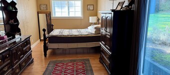 Quaint 1-bedroom house in charming Friday Harbor perfect for getaway