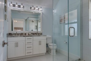 Shower, towels - Destiny Awaits | 6BR | Gulf View! Private Pool & Fire Pit! Free Golf Cart! (Destin)
