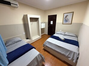 Triple Room - Ferrari's Hotel (Miguelópolis)