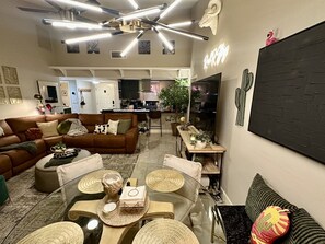 Living area - Spacious Villa, 2 BR + 2 BA on Golf Course! Epic Views!! (Palm Desert)