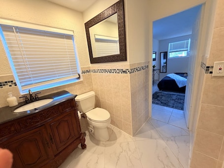 Bathroom. Couple Suite•Private Bath• Garden•Private entry