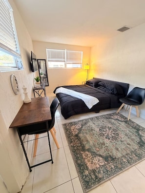 Iron/ironing board, WiFi, bed sheets