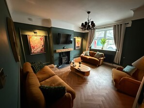 Smart TV - Cosy cottage in charming Amble perfect for relaxing family stays (Amble)
