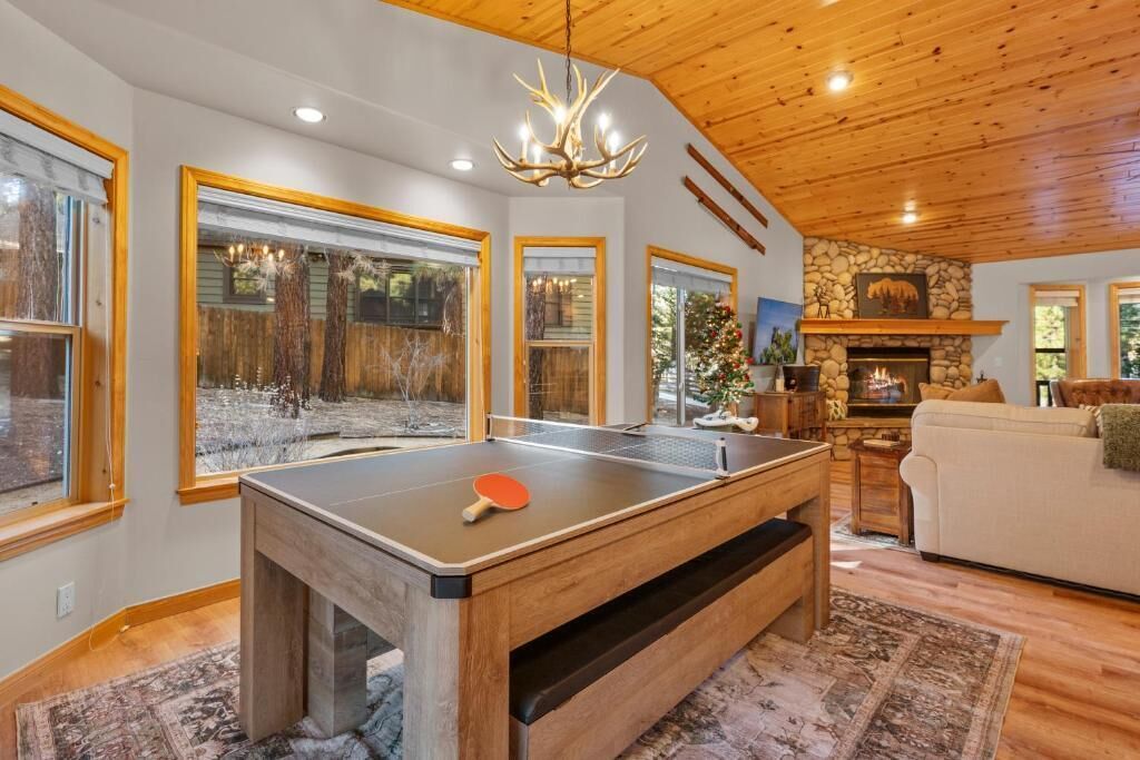 บ้านพักเบสิก, ลานระเบียง, วิวภูเขา | ห้องเกม