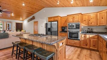 Basic House, Patio, Mountain View | Private kitchen
