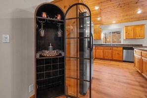 Maison, patio, vue montagne | Intérieur