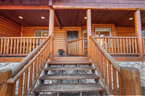 บ้านพักเบสิก, ลานระเบียง, วิวภูเขา | การตกแต่งภายนอก