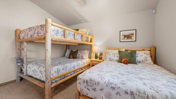 Basic House, Patio, Mountain View | Free WiFi