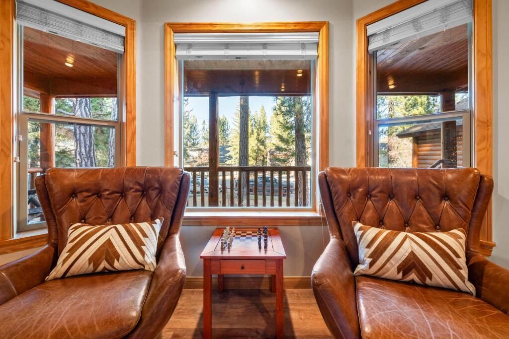 Basic House, Patio, Mountain View | Living area