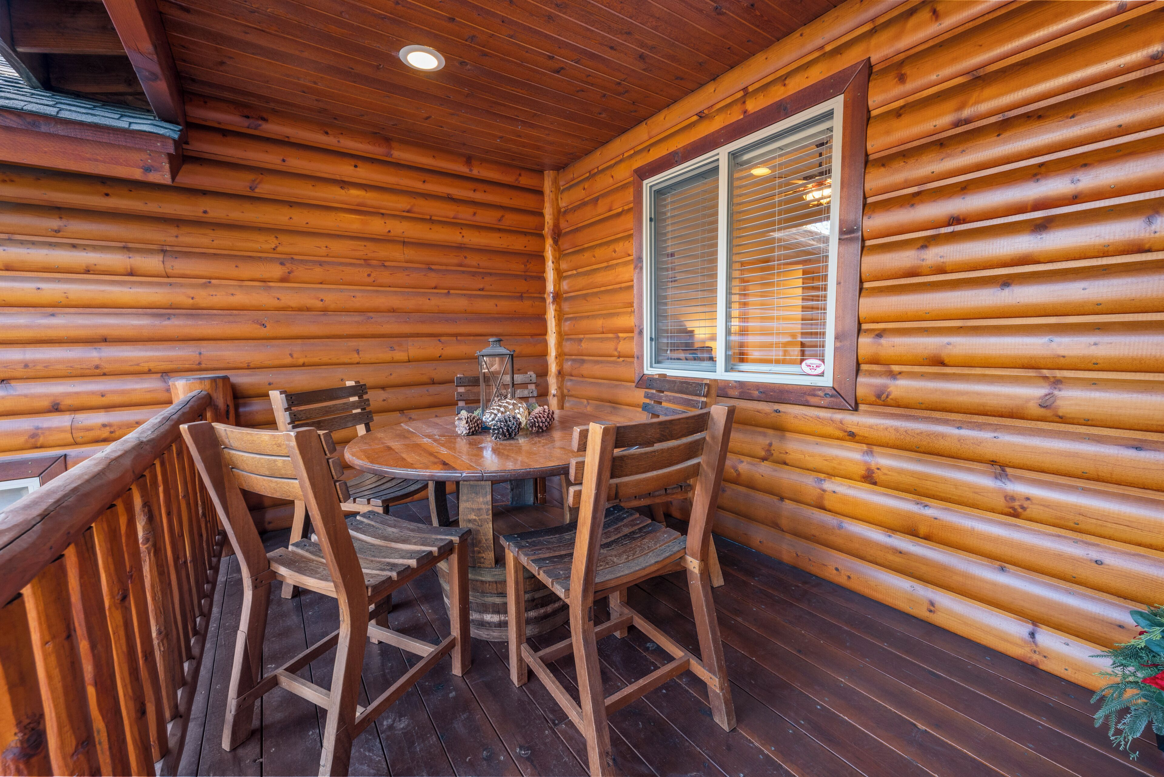 Basic-hus - terrasse - bjergudsigt | Udendørs spisemuligheder