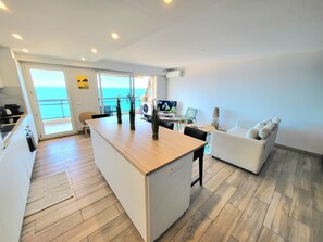 Interior - Air-conditioned apartment, fantastic sea view, tramway and amenities nearby (Nice)