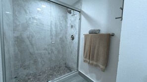 Shower, shampoo - Gorgeous Third-Level Condo Princesa D-308 (Puerto Peñasco)