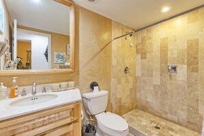 Shower, shampoo - Stunning Views in 2nd Level Condo Princesa B-203 (Puerto Peñasco)