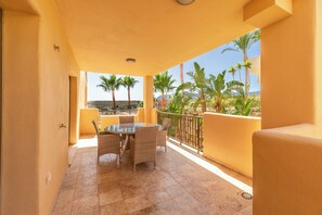 屋外ダイニングエリア