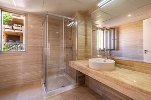 Shower, hair dryer, bidet, towels - Cosy apartment, Golf Valley close to Marbella and sea views (Benahavis)