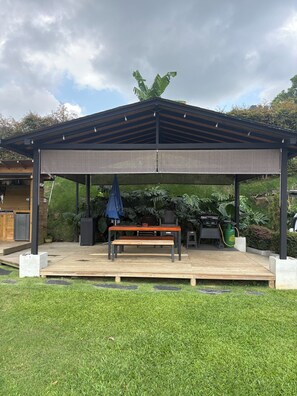 Outdoor dining - 2 Cabin Ecolodge in Santa Rosa de Cabal awaits you! (Santa Rosa de Cabal)
