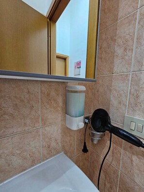 Bathroom - Nunzia's House (Napoli)