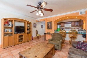 TV - Charming Colorful Condo Near Pool - Pueblos D-101 (Puerto Peñasco)