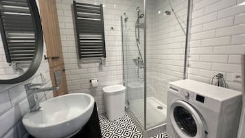 Appartement, balkon, uitzicht op stad | Badkamer