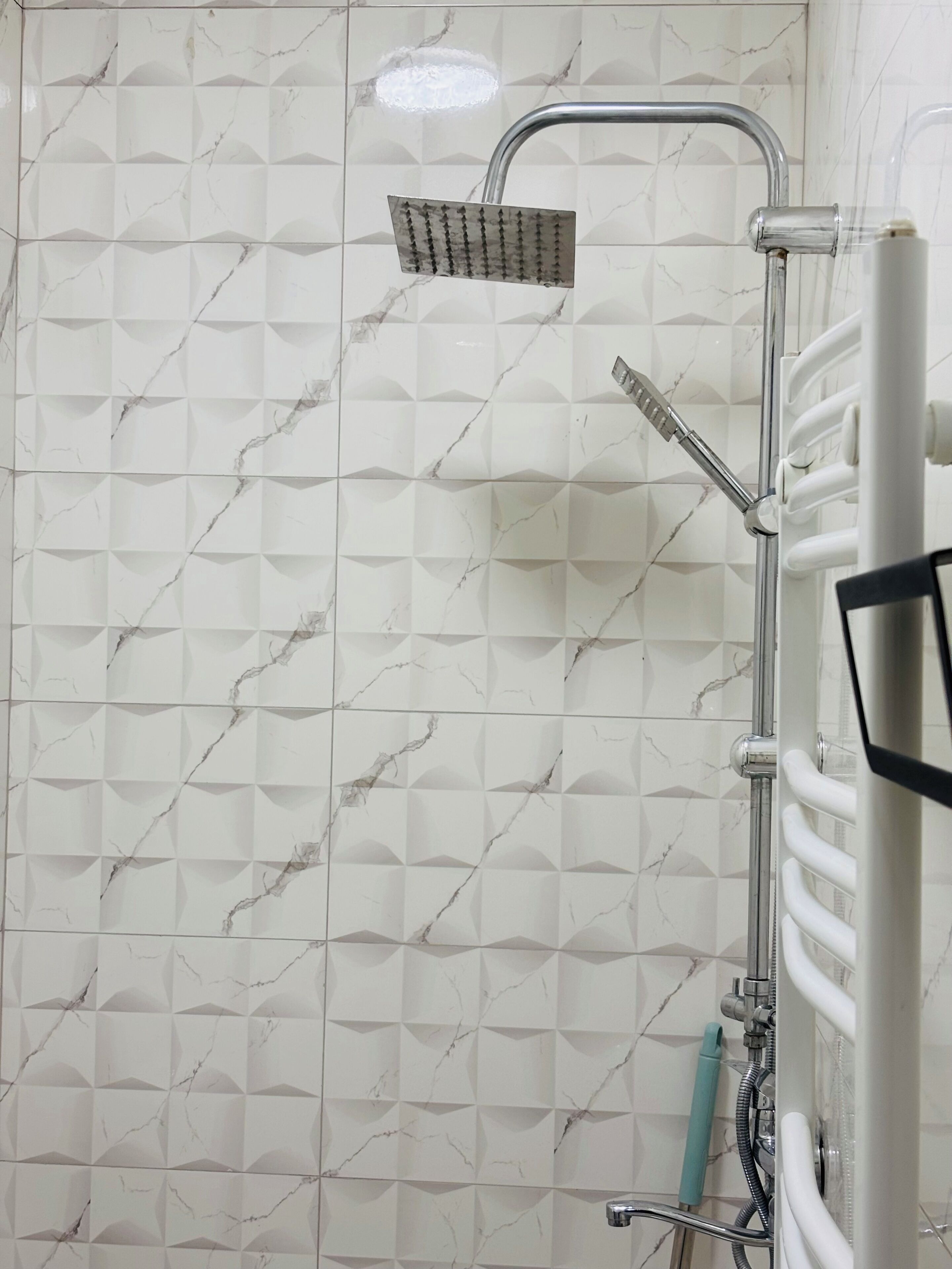 Habitación City doble | Baño | Ducha, artículos de higiene personal gratuitos y secador de pelo