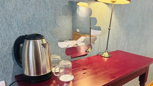 ビジネス ダブルルーム | 高級寝具、アイロン / アイロン台、WiFi (無料)、ベッドシーツ