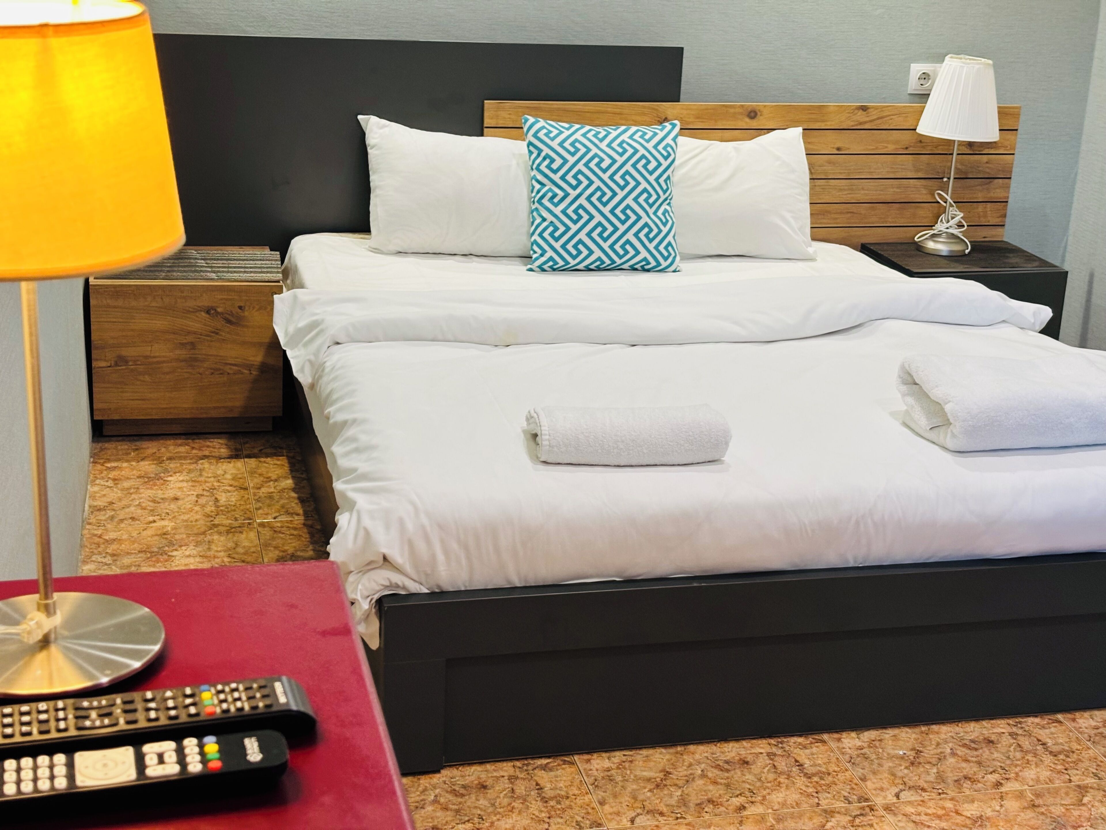 Doppia City | Biancheria da letto di alta qualità, ferro/asse da stiro, Wi-Fi gratuito