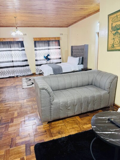 Room-cozy Retreat in Morningside