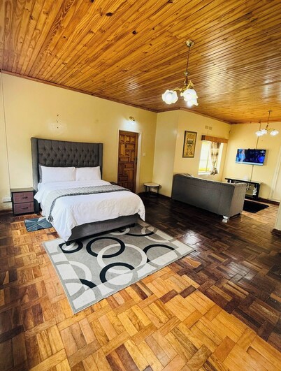 Room-cozy Retreat in Morningside