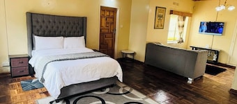 Room-cozy Retreat in Morningside