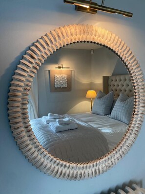 Room - Luxury Cottage,2 Kingsize Ensuite Bedroom, Pretty Courtyard, Close to the Quay. (Blakeney)