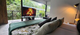 VÖRA Rainforest Hut and Panoramic View