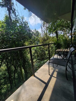 Property grounds - VÖRA Rainforest Hut and Panoramic View (La Vega)