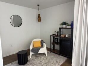 Classic Room, 1 King Bed | Interior - Hotel Lindo (Tucson)