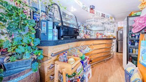 A kitchen with wooden cabinets, a refrigerator, a sink, and various kitchen utensils. - Vista Pacífico- 2D , Sea View and Wifi (Viña del Mar)