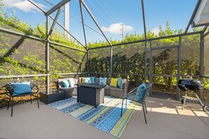 Outdoor dining - Seminole Wind SW 4 corners Kissimemee heated pool (Kissimmee)