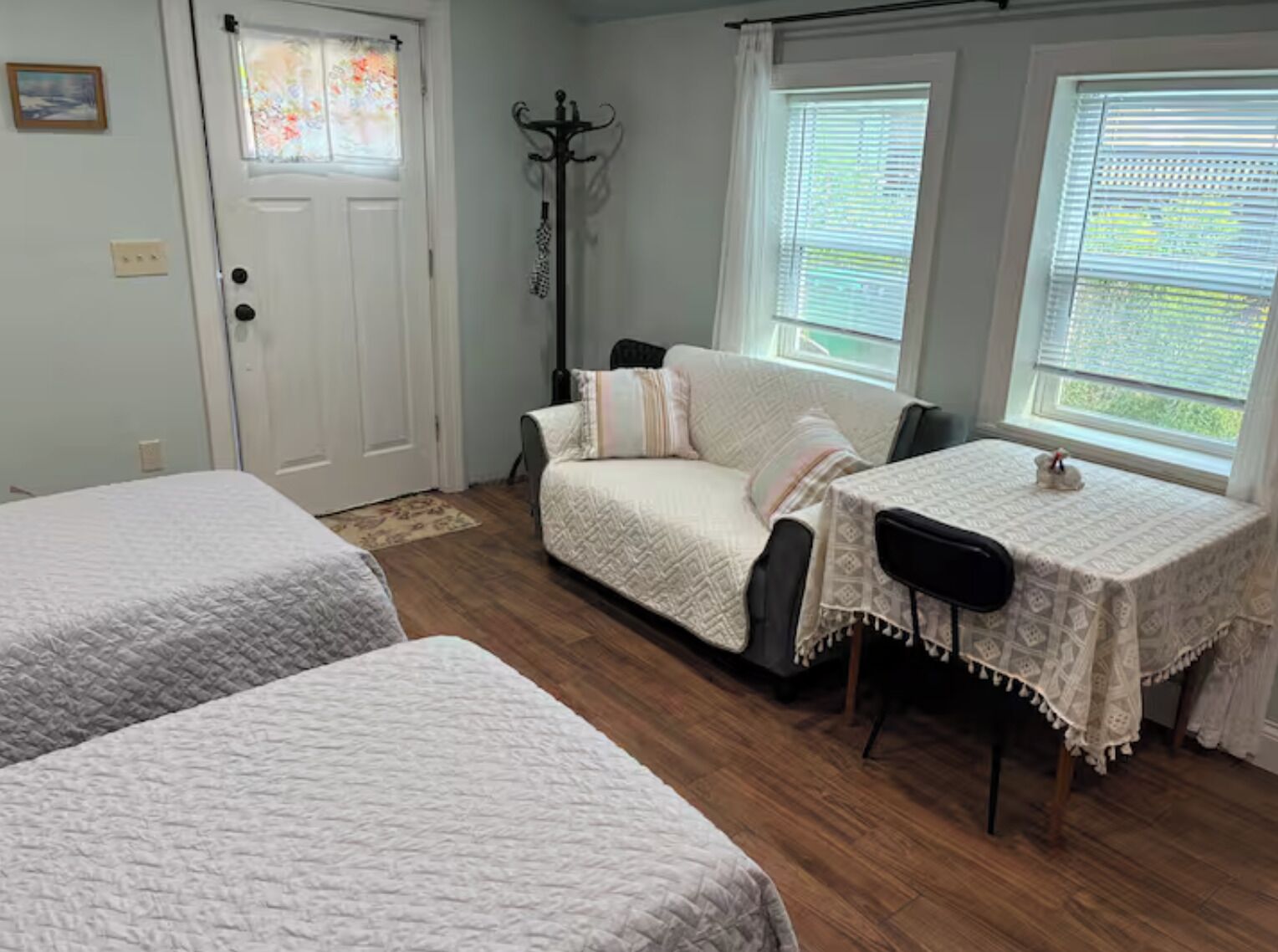 Iron/ironing board, WiFi (free), bed sheets