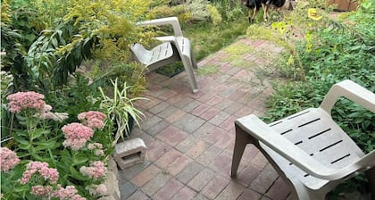 Terrific studio space with kitchenette, patio, AC, wifi