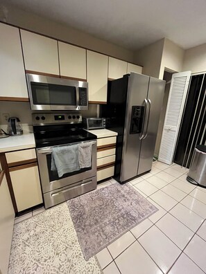 Private kitchen - 3/2.5 townhome B in Wellington convenient location (Wellington)
