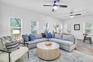 Living area - Off Piste Cottage by Stay on 30a (Santa Rosa Beach)