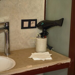 Separate tub and shower, towels, soap, shampoo - Tenere agafay glamping  (Agafay)