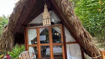 Bungalow – deluxe, balkong, bassengutsikt | Terrasse/patio