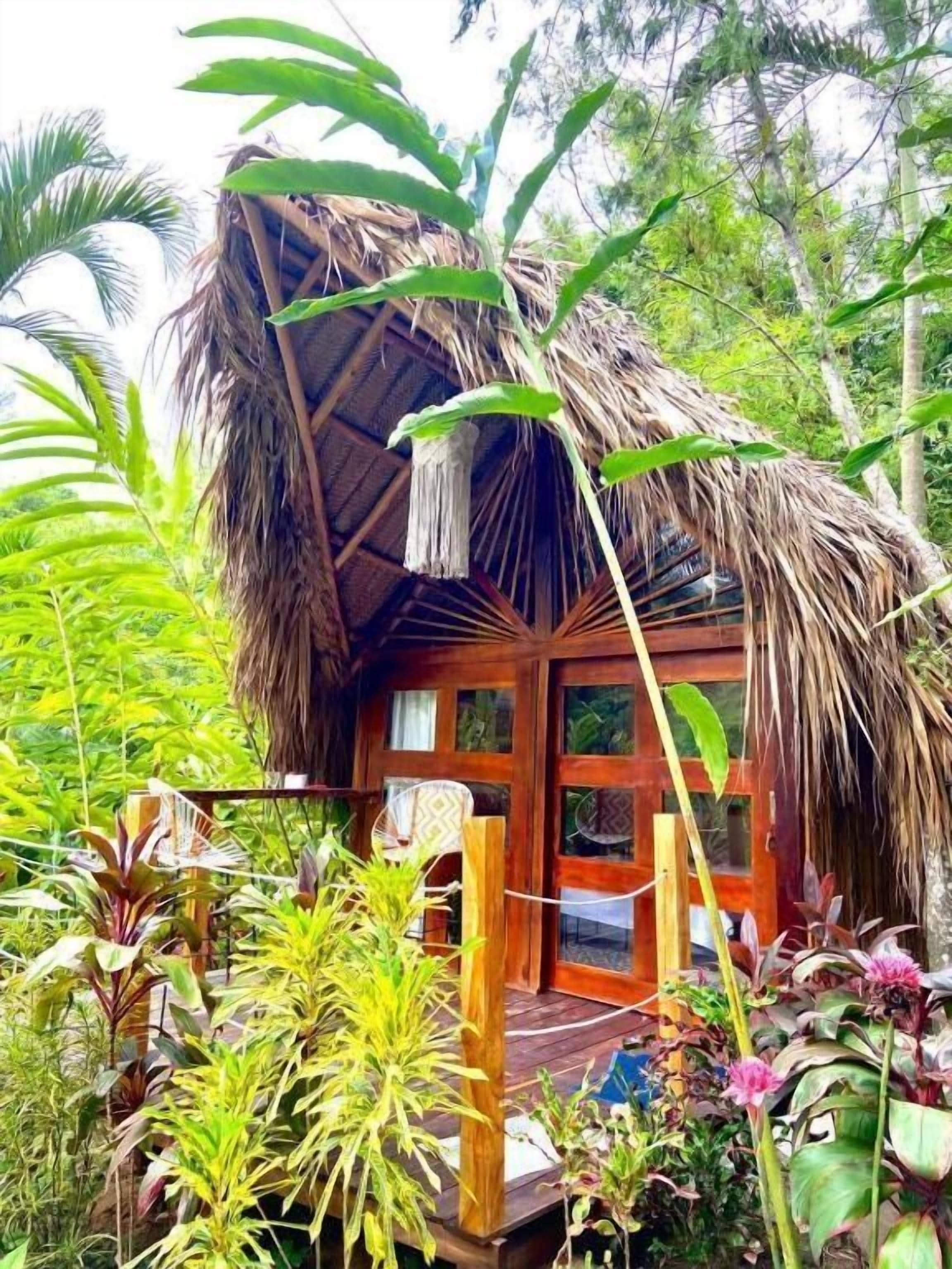 Deluxe bungalow, balkon, uitzicht op zwembad | Een bureau