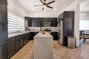 Fridge, microwave, oven, stovetop - Beautiful & Quiet Oceanview Home Casa Beltran (Puerto Peñasco)