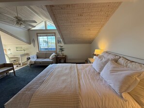 1 bedroom, desk, iron/ironing board, free WiFi - 1BR Private Beachy Flat w/Deck in Costa Mesa Great 4 Nurses & Business Travelers (Costa Mesa)
