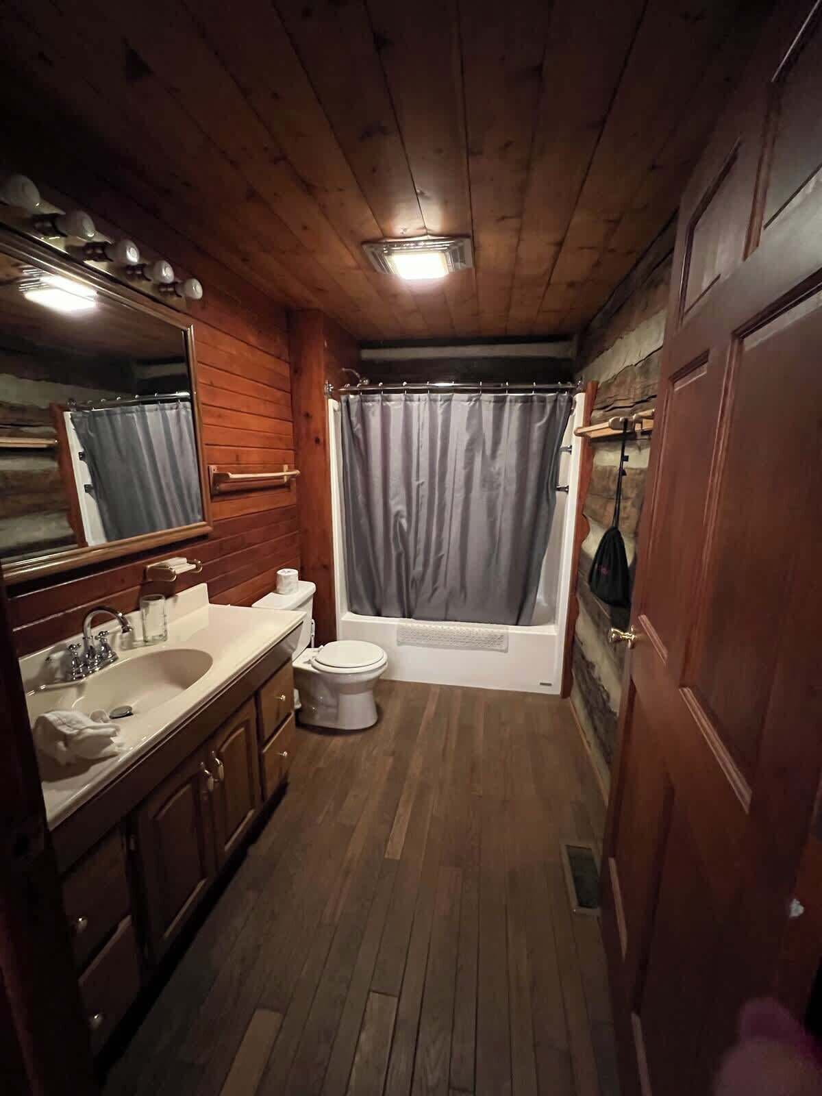 Dusj, hårføner og håndklær