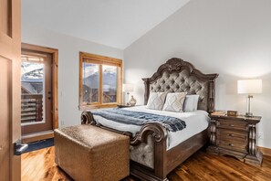 3 bedrooms, desk, iron/ironing board, travel cot - Luxury Penthouse Unparalleled Views & Comfort (Canmore)