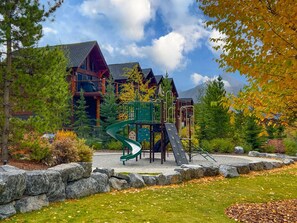 Children’s area - Luxury Penthouse Unparalleled Views & Comfort (Canmore)